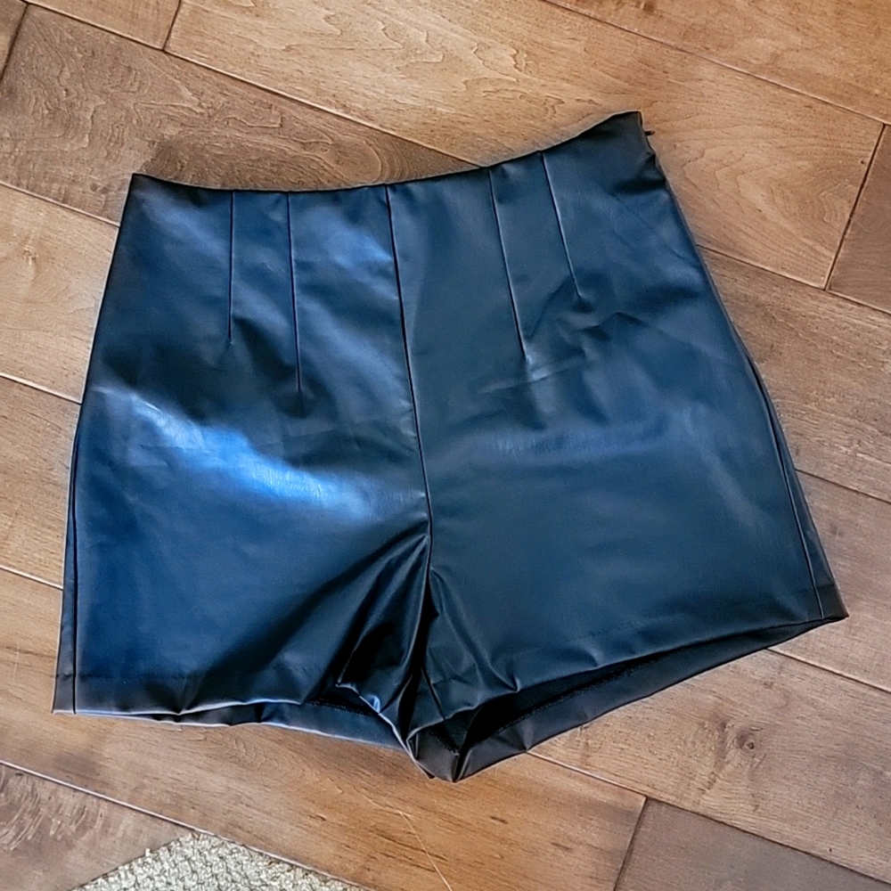 Express Super High Waisted Faux Leather Shorts black NWT Size 8
